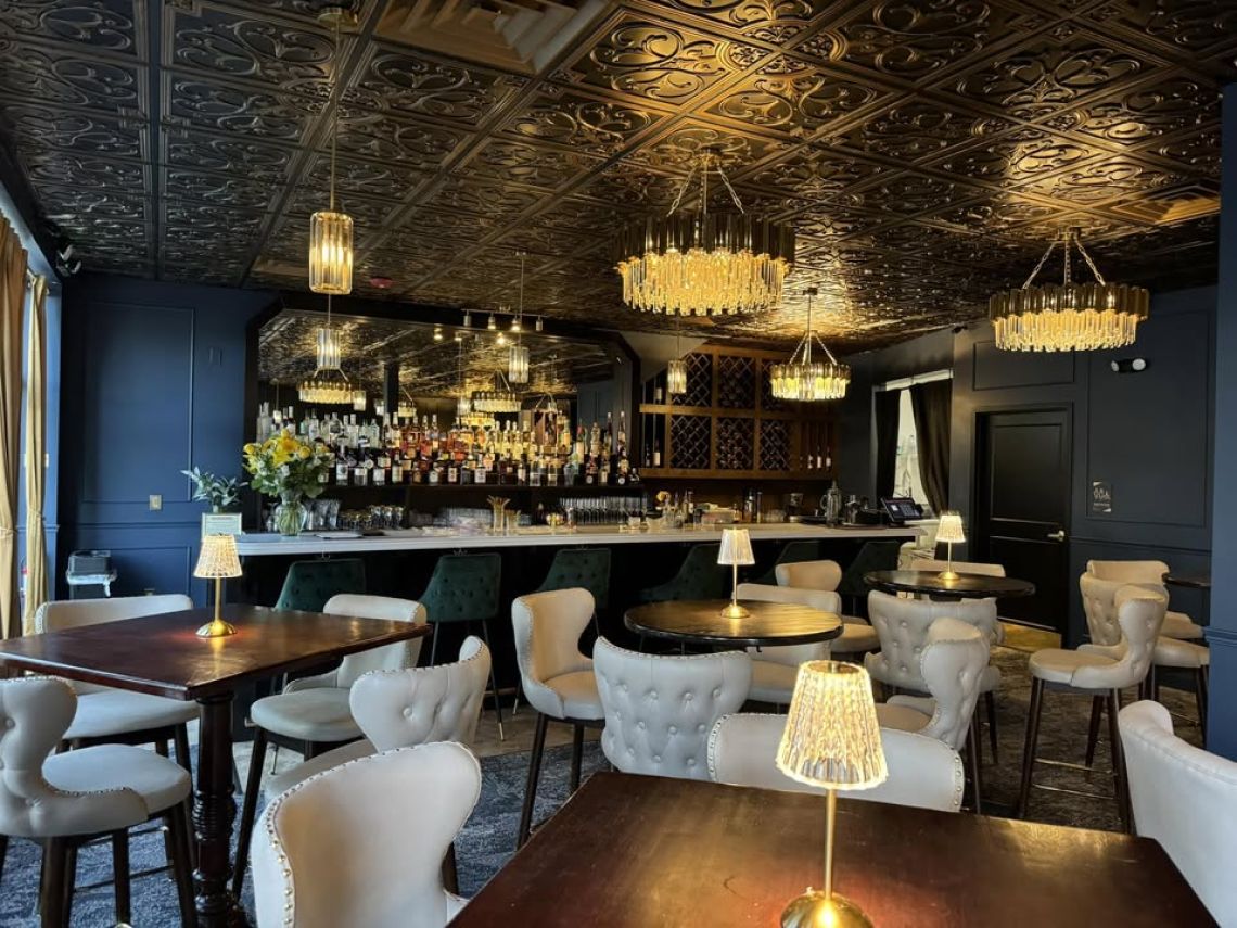 (Cocktail Lounge) Celeste Menard