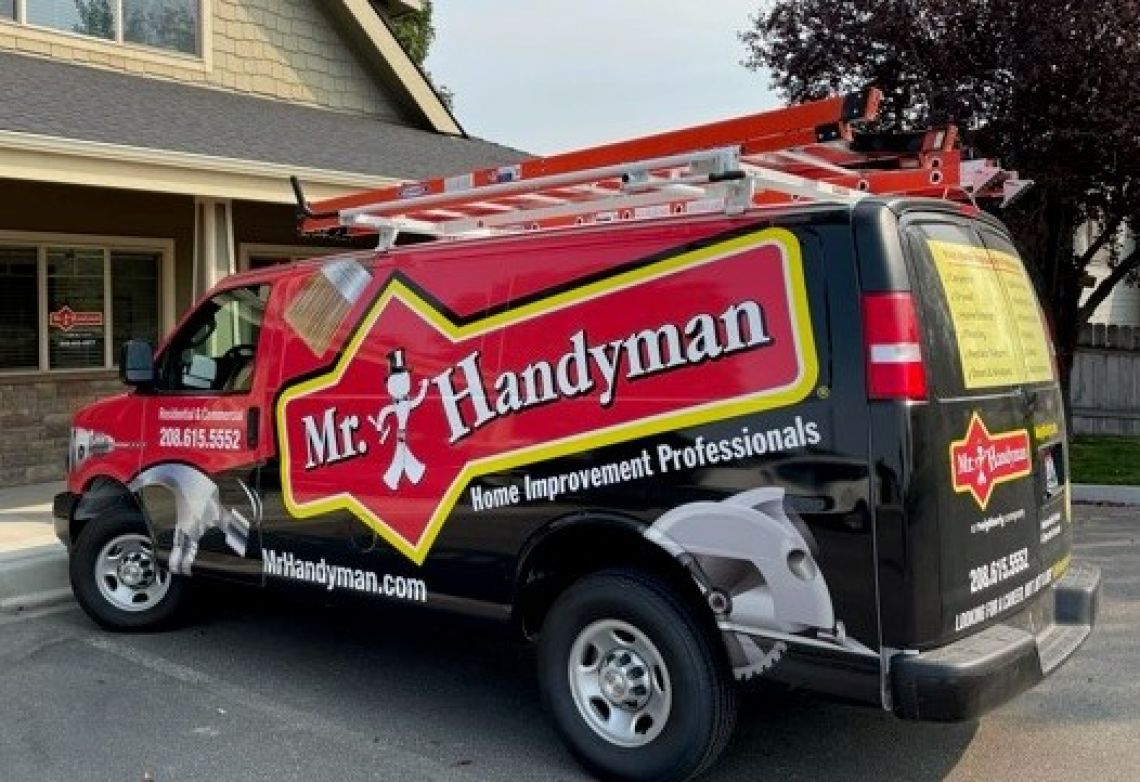 (Handyman Services) Lisa  Jones