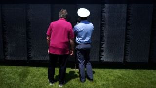 Honoring Servicemembers at The Wall that Heals